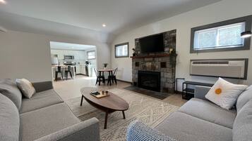 Smart-tv och eldstad