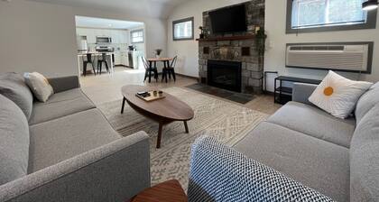 Luxe Berkshires Ski Retreat w/ Fireplace, King Bed, Chef's Kitchen, Washer/Dryer