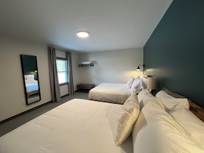 2 makuuhuonetta, silitysrauta/-lauta, ilmainen Wi-Fi, vuodevaatteet