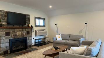 Smart-tv och eldstad