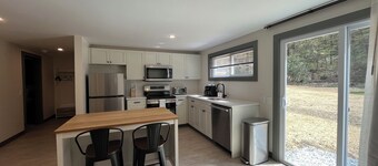 Luxe Berkshires Ski Retreat w/ Fireplace, King Bed, Chef's Kitchen, Washer/Dryer