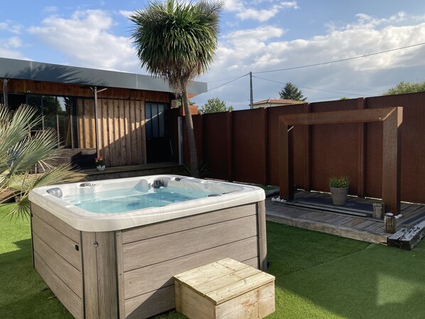 Terrace/patio - Villa 290m2, Piano, Piscine et Spa, Parc Arboré Entre Bordeaux et St Emilion (Sallebœuf)