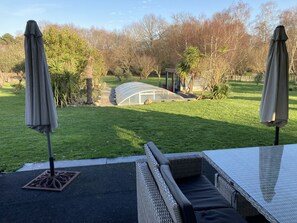 Outdoor dining - Villa 290m2, Piano, Piscine et Spa, Parc Arboré Entre Bordeaux et St Emilion (Sallebœuf)