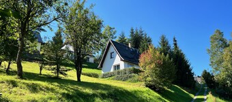 Gemütliche Berghütte mit Kamin im Erzgebirge Nahe Schwarzwassertal