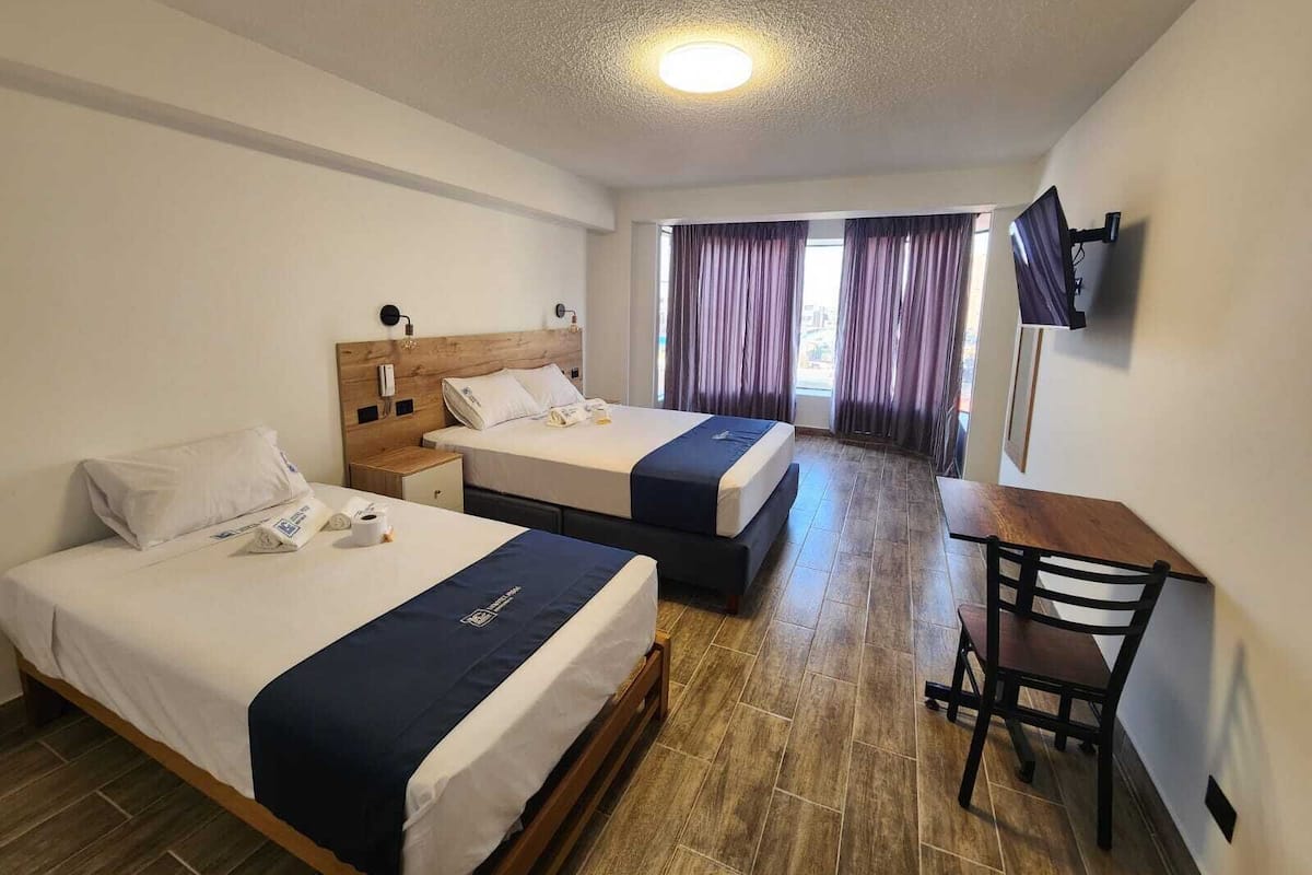 Superior-Doppelzimmer, 2 Doppelbetten, Stadtblick | Hochwertige Bettwaren, Daunenbettdecken