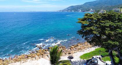 Large 3 bed 3 Bath Penthouse! Ocean front! Spacious outdoor area! Mexican Decor!