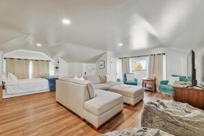 5 bedrooms, travel crib, free WiFi, bed sheets