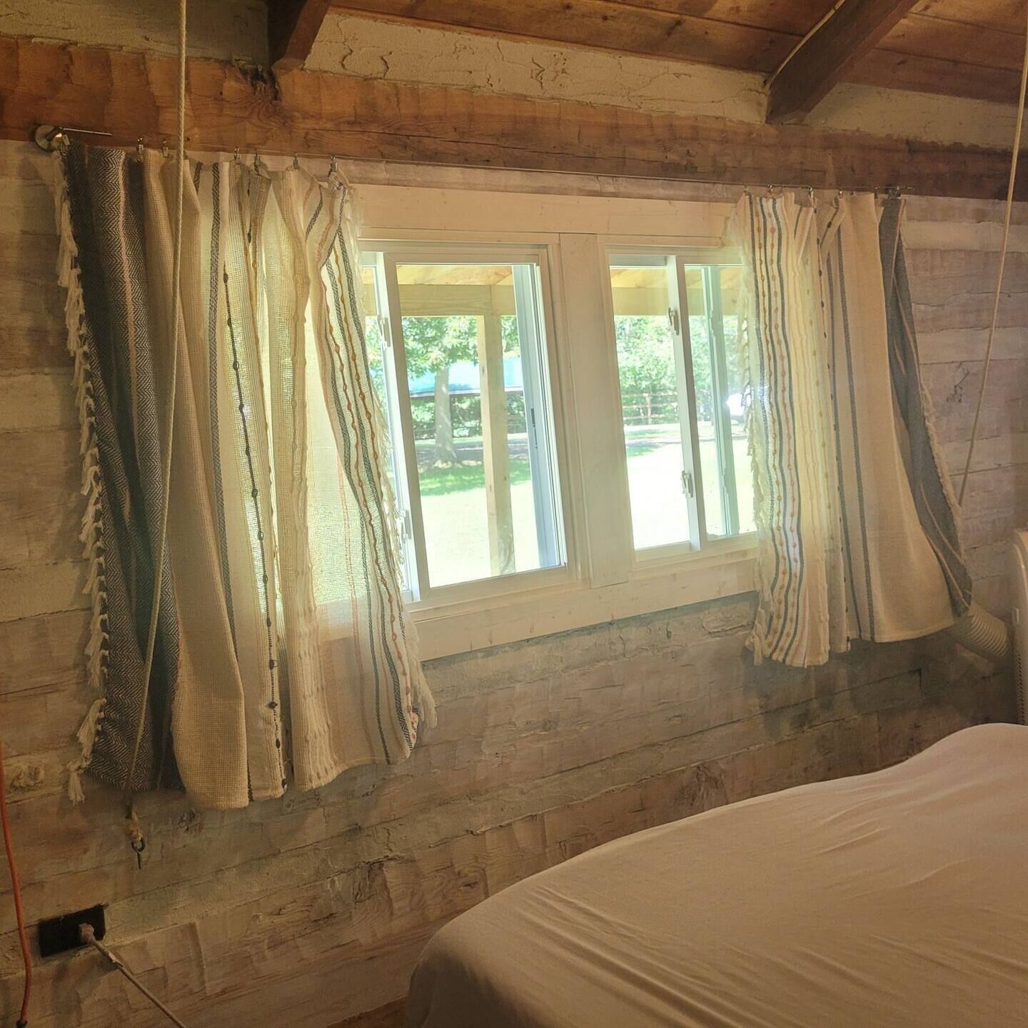 1 bedroom, desk, bed sheets