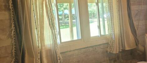 1 chambre, bureau, draps fournis