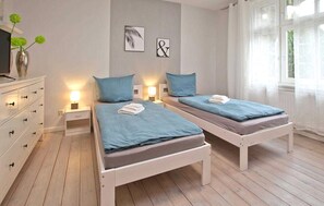 2 Schlafzimmer, Reisekinderbett, kostenloses WLAN, Bettwäsche