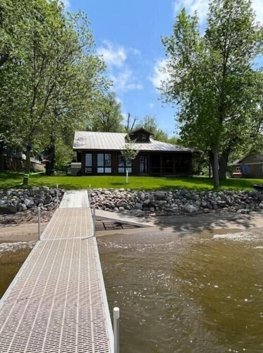 Quiet cabin on Lake Minnewaska - perfect for a family escape. 