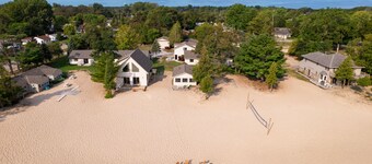 #2 Thomas' Parkside Cottages, 2nd floor Studio w/ lake Huron private
 beachfront