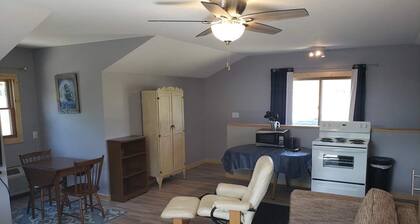 #2 Thomas' Parkside Cottages, 2nd floor Studio w/ lake Huron private
beachfront