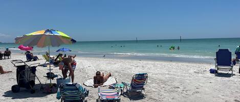 Beach nearby, sun loungers, beach towels