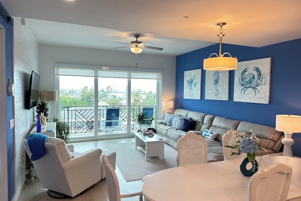 Natural Florida sunlight throughout condo. Beautiful relaxing blues