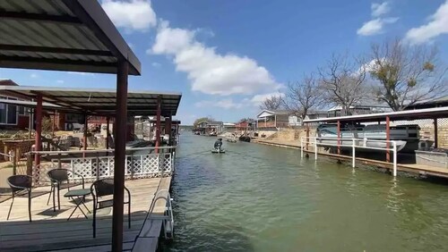 Family Lake Vacay😎 3 room w dock on Lake Granbury🏖

