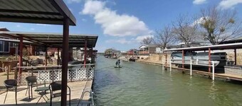 Family Lake Vacay😎 3 room w dock on Lake Granbury🏖

