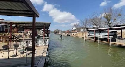 Family Lake Vacay😎 3 room w dock on Lake Granbury🏖