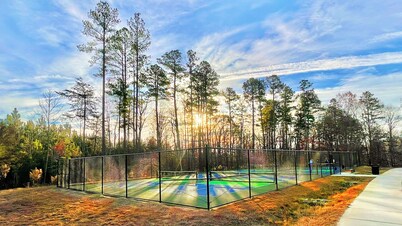 Couples Retreat, Yard Games, Firepit, Paddleboards