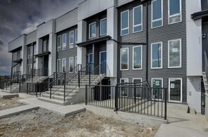 Exterior - 1 Queen BR Condo @ Seton, 3 mins to South Health campus
(Calgary)