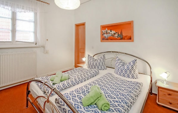 1 habitación y cuna de viaje