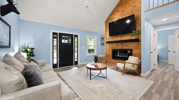Smart TV, fireplace