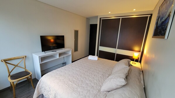 Iron/ironing board, free WiFi, bed sheets