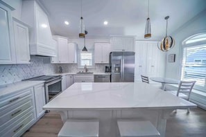 Stovetop, dishwasher - 260 Seahorse Lane - 3 Bedrooms & 2 Baths - Includes 2 Golf Carts & Beach Chairs! (Panama City Beach)