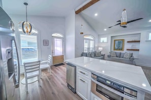 Interior - 260 Seahorse Lane - 3 Bedrooms & 2 Baths - Includes 2 Golf Carts & Beach Chairs! (Panama City Beach)