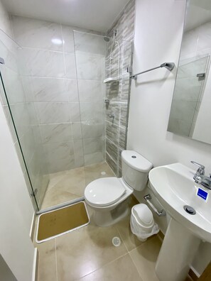 Comfort Studio, 2 Bedrooms, City View | Bathroom | Combined shower/tub, rainfall showerhead, hair dryer, towels - Caribbean Side (Barranquilla)