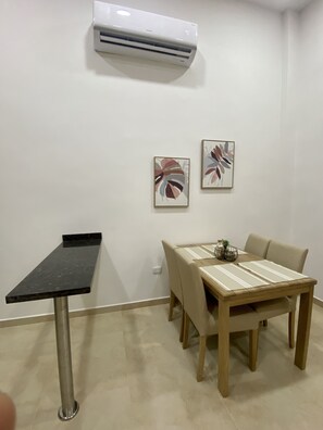 Elite Studio Suite, 2 Bedrooms, City View | In-room dining - Caribbean Side (Barranquilla)