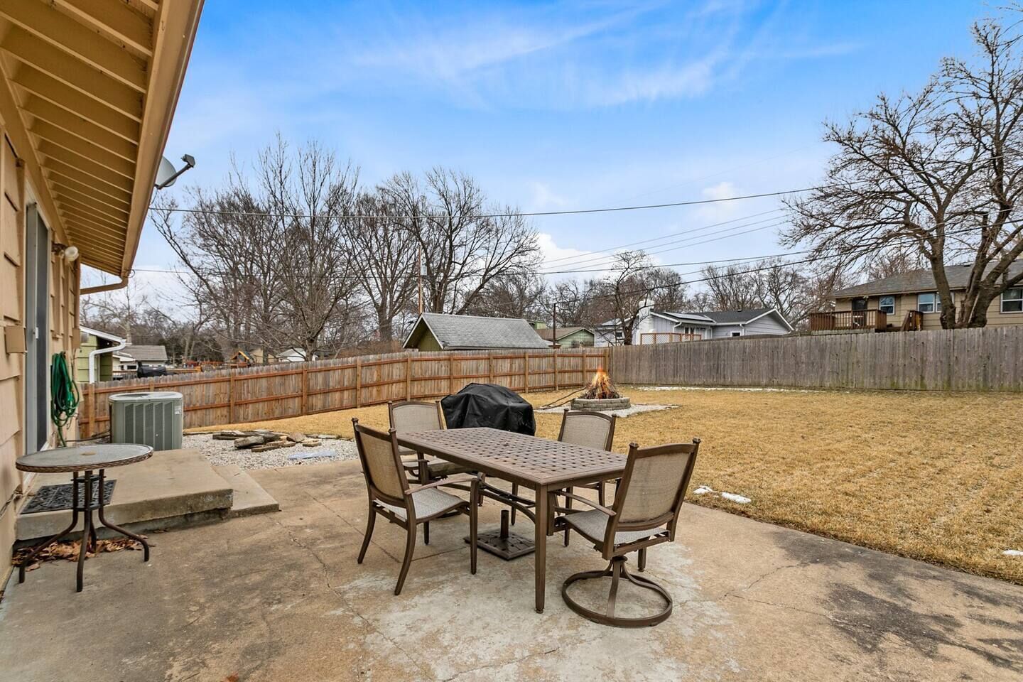 3BR, Spacious home w/ fire pit