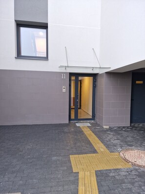 Exterior detail - Apartamentai Klaipėda self chec-in free parking (Klaipeda)