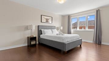 4 bedrooms, iron/ironing board, bed sheets