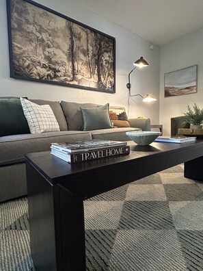 Living area - Cozy Zoo Tampa Bungalow (Tampa)