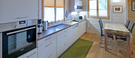 Fridge, oven, stovetop, dishwasher