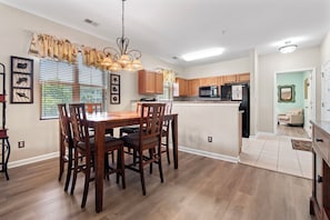 Dining - 3BR Barefoot Resort Condo in North Myrtle Beach! 🐕 Dog Stays FREE (North Myrtle Beach)