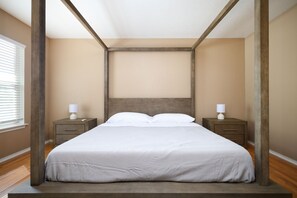 3 bedrooms, desk, iron/ironing board, WiFi - Stone Oak #1 Group Stay! sleeps 12! Hot Tub + Pool + Games+ Fire Pit Lounge (San Antonio)