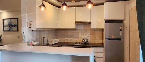 Cookware/dishes/utensils