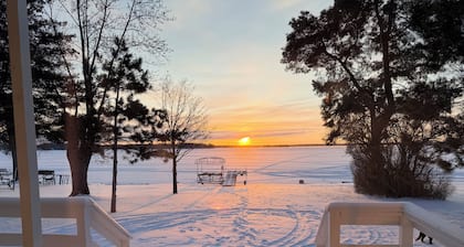 Cozy 3 bedroom, 1 bath home on Beaver Dam Lake