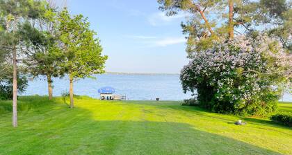 Cozy 3 bedroom, 1 bath home on Beaver Dam Lake