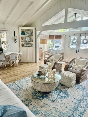 Family House | Living area | Fireplace, computer monitors, printers - Balboa Island Beach Cottage (Newport Beach)