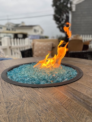 Outdoor dining - Balboa Island Beach Cottage (Newport Beach)