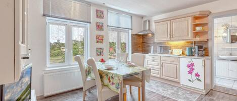 Køleskab, ovn, kogeplade