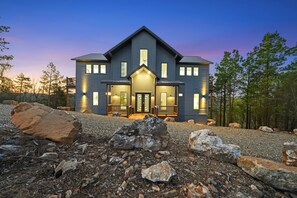Come in through the warm and inviting front entry, perfectly lit and surrounded by trees. - Panoramic Mountain Views | Spacious Lodge (Broken Bow)