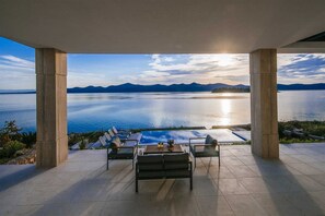 Outdoor dining - Villa Anita II - Dalmatian island Gem (Veli Iž)