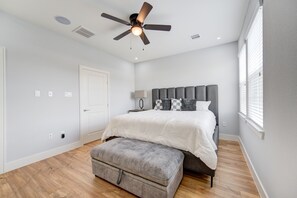 4 dormitorios, tabla de planchar con plancha, cuna de viaje y wifi