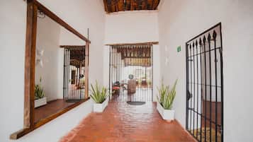 Quầy tiếp tân