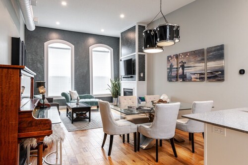 River Merchant Inn Heintzman Music Suite