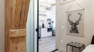 2 makuuhuonetta, työpöytä, silitysrauta/-lauta, ilmainen Wi-Fi